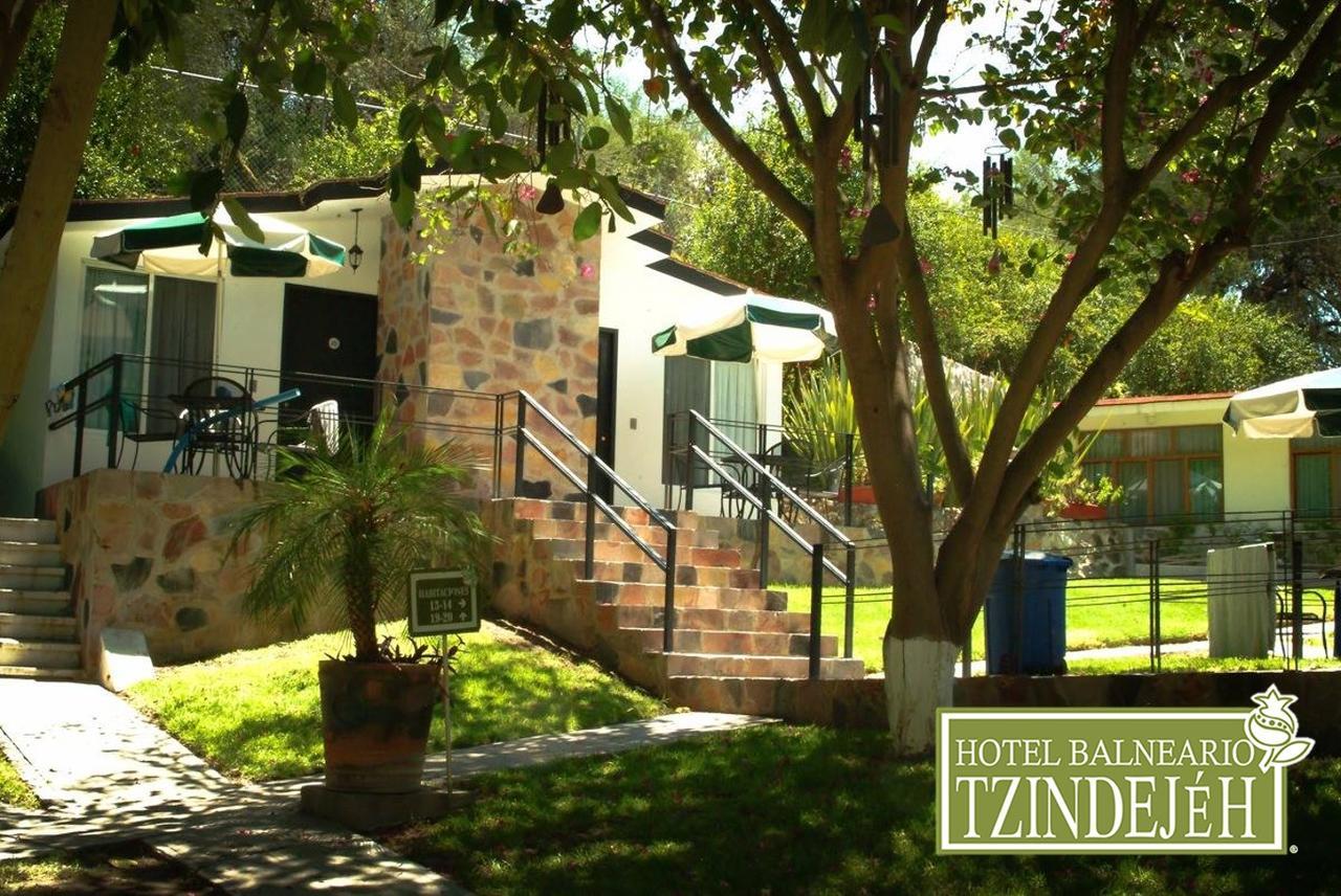 Hotel Balneario Tzindejeh Tasquillo Exterior photo